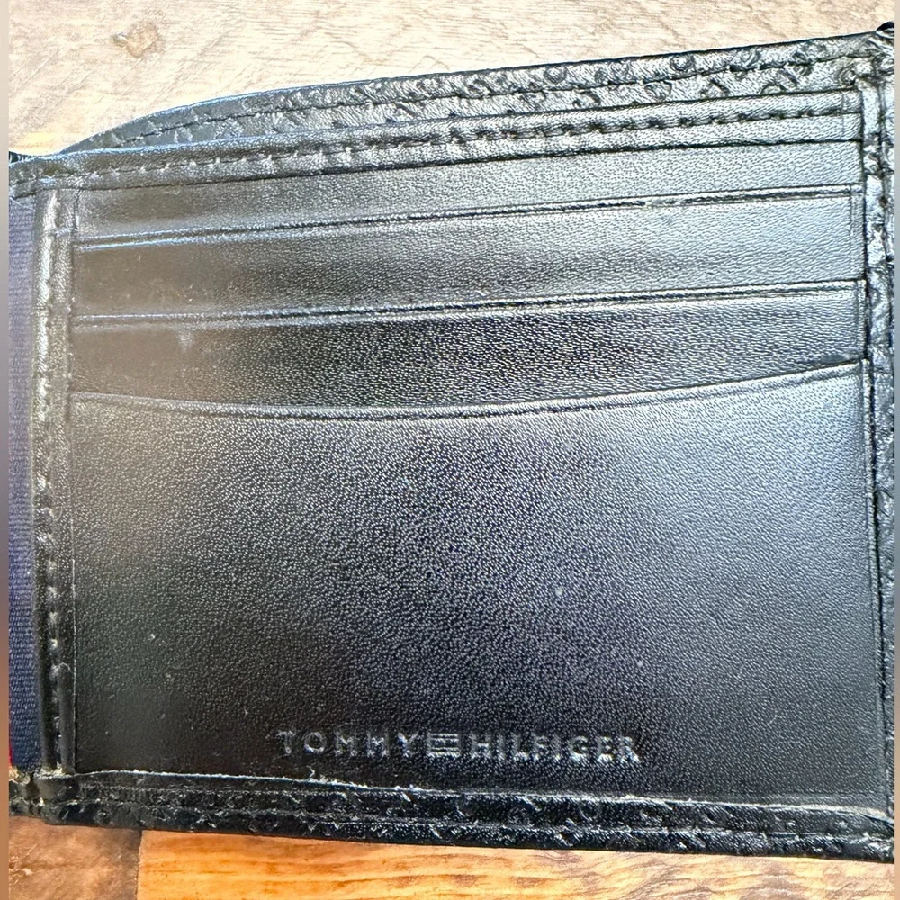 Black leather Tommy Hilfiger men’s wallet bifold ID holder GUC